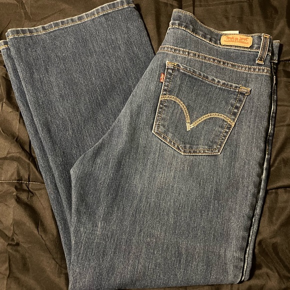 Levi’s - Picture 2 of 6